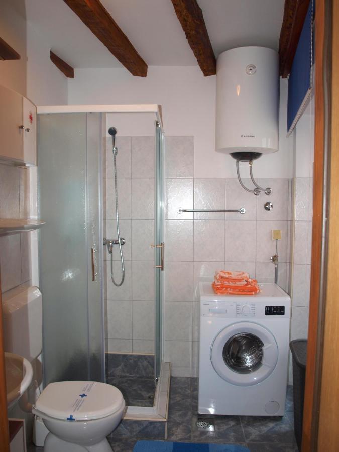 Apartment 52 ロヴィニ エクステリア 写真